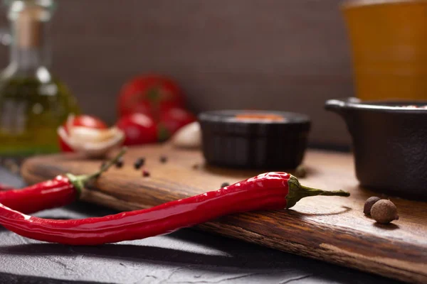Chili Für Die Hausgemachte Küche Auf Dem Tisch Chilipfeffer Der — Stockfoto