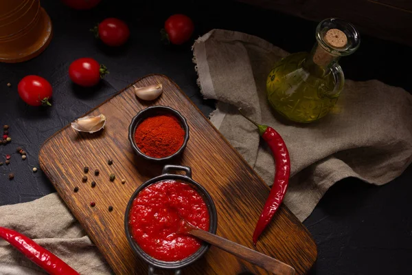 Hűvös Paprika Paradicsomszósz Összetevő Házi Készítésű Ételekhez Asztalon Chilli Recept — Stock Fotó