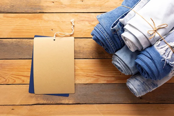 Jeans Denim Prijskaartje Label Houten Achtergrond Textuur Blauwe Jeans Denim — Stockfoto