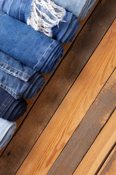 Jeans Heap Wooden Background Texture Blue Jeans Denim Fabric Table — Zdjęcie stockowe
