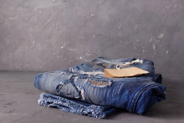 Štítek Papírovou Cenou Pozadí Džín Textury Modré Džíny Džínové Tkaniny — Stock fotografie