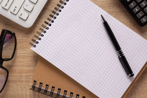 Manager Student Werkplek Notebook Met Stationaire Benodigdheden Aan Bureau Tafel — Stockfoto