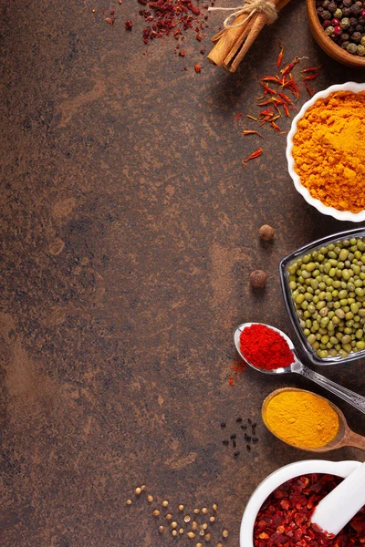 Verscheidenheid Van Kruiden Specerijen Tafel Achtergrond Koken Concept Ingrediënten Aan — Stockfoto