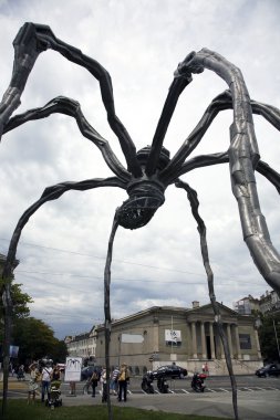 Maman heykel