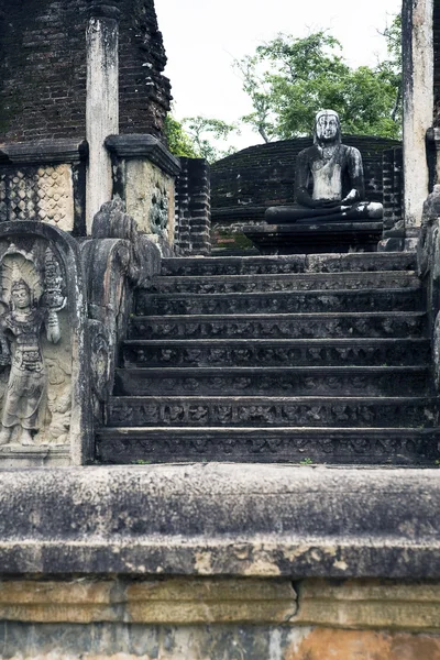 Estátua de Buda meditando em Polonnaruwa, Sri Lanka — Fotografia de Stock