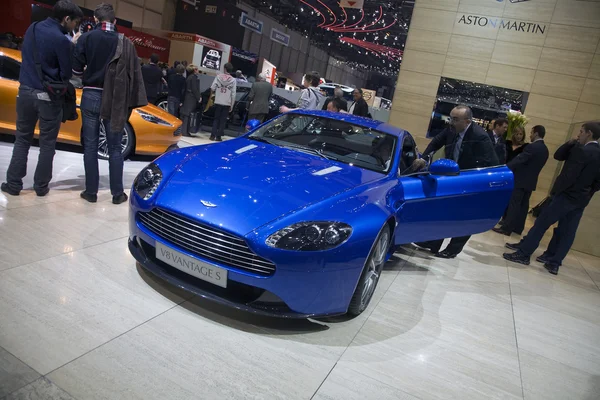 Aston Martin V8 Vantage S — Zdjęcie stockowe