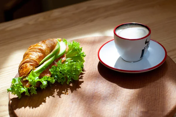 Croissant Sandwich Red Fish Fillet Italian Breakfast Tasty Food — Stockfoto