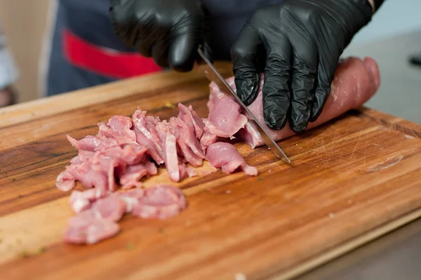 Cook Cuts Meatloaf — Foto de Stock