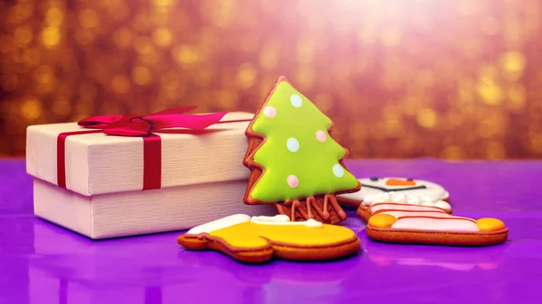 Рождественское Печенье Коробка Рождественским Подарком Размытом Фоне Боке — стоковое фото