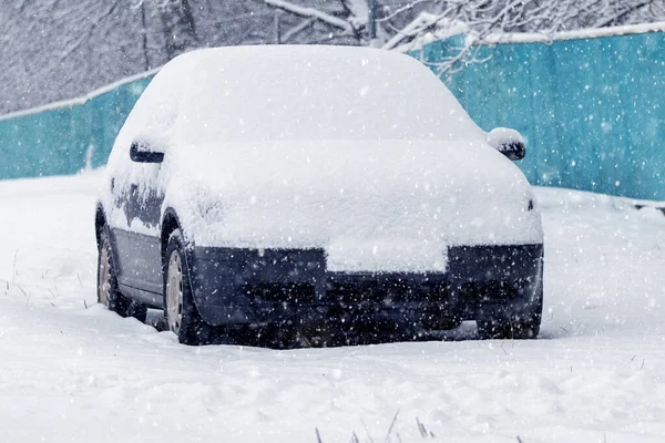 Snow Covered Car Roadside Snowfall — Zdjęcie stockowe