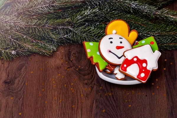 Galletas Navidad Año Nuevo Plato Cerca Una Rama Abeto Luz — Foto de Stock