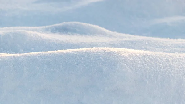 Winter Achtergrond Met Sneeuw Bedekte Golvende Oneffen Grond Oppervlak Sneeuw — Stockfoto