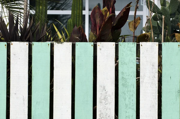 Gartenzaun aus Holz — Stockfoto