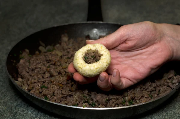 Nahöstliche Küche - kubbeh matfuniya — Stockfoto