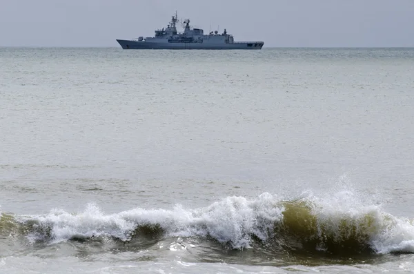 Frigate F-77 patrolling in Doutless Bay NZ — Stock Photo, Image