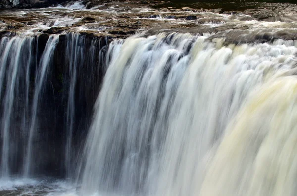Дикие водопады — стоковое фото