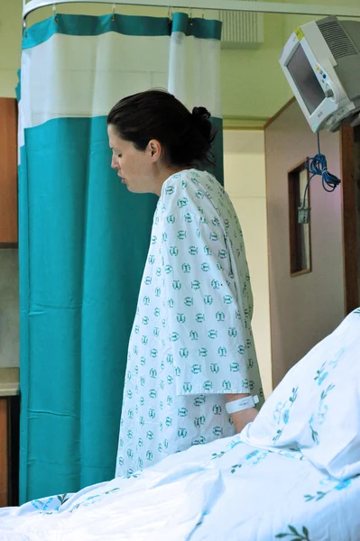 Pregnant woman in labor delivery room — Stock Photo, Image