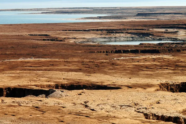 Slukhål i Israels döda havet dalen — Stockfoto