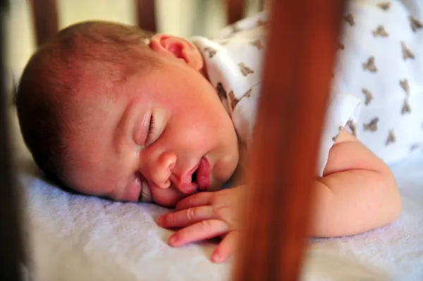 Bambino appena nato che dorme — Foto Stock