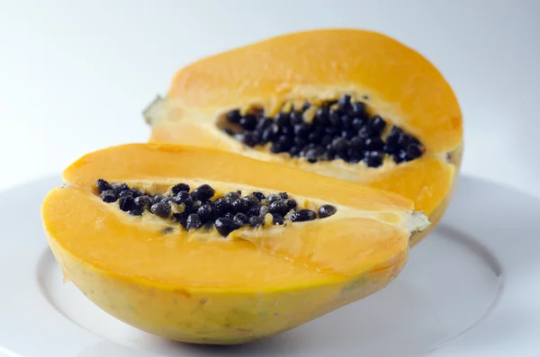 Pawpaw or Papaya isolated on a white plate — Stock Photo, Image