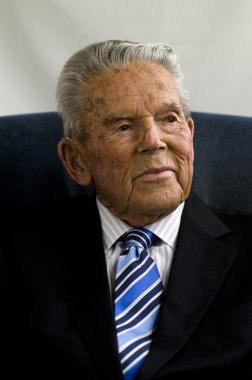 mutlu yaşlı adam portresi