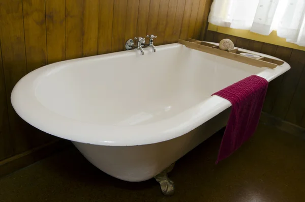 An old vintage bath — Stock Photo, Image