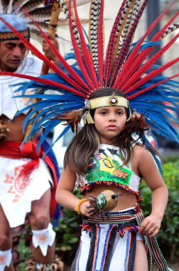 Aztek folklor içinde zocalo Meydanı, mexico city