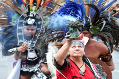 Aztek folklor içinde zocalo Meydanı, mexico city