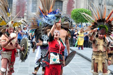 Aztek folklor içinde zocalo Meydanı, mexico city