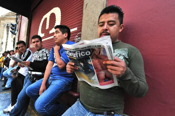 Mexikanska män i mexico city — Stockfoto