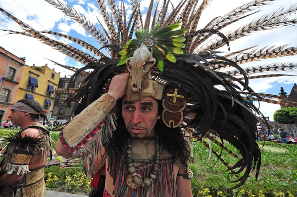 Aztec folklore i zocalo square, Mexiko city — Stockfoto