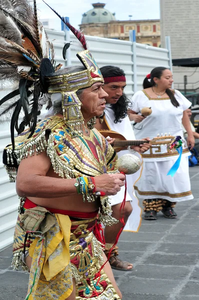 Folclore azteco in Piazza Zocalo, Città del Messico — Foto Stock