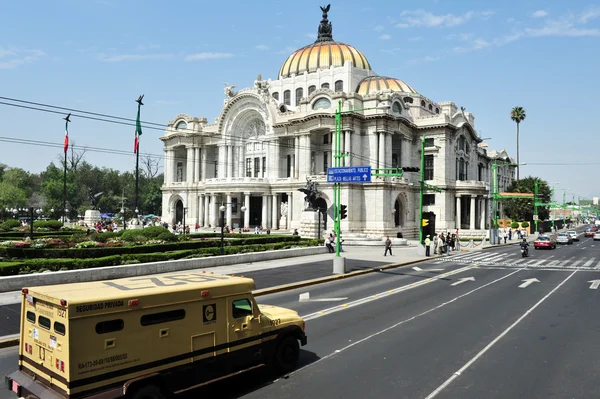Det Konstakademien palatset i mexico city — Stockfoto