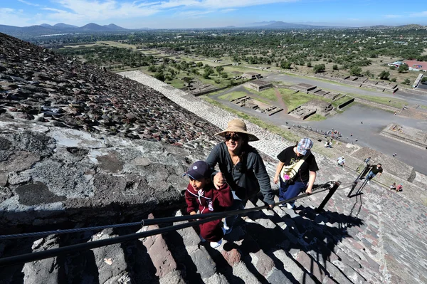 Pyramiderna i teotihuacan — Stockfoto