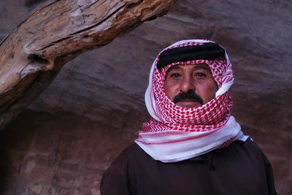 Hombre jordano vestido de rojo Keffiyeh — Foto de Stock