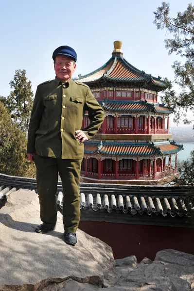 Homem chinês vestindo suíte Mao Tzetung e chapéu em Pequim China — Fotografia de Stock