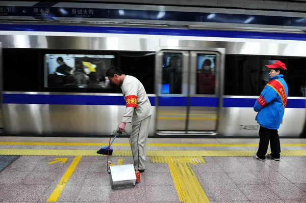 Veřejná doprava v Číně - Metro v Pekingu — Stock fotografie