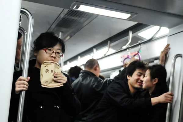 中国 - 北京の地下鉄の公共交通機関 — ストック写真