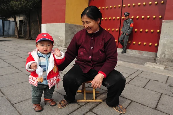 Una politica per bambini in Cina — Foto Stock