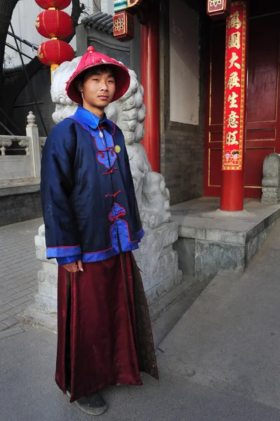 Traditionele ruggegraten zijde outfit — Stockfoto