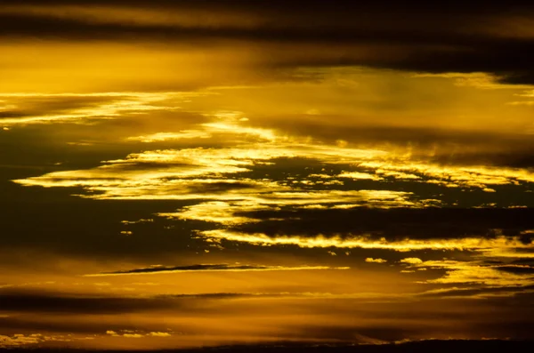 Goldener Sonnenuntergang — Stockfoto