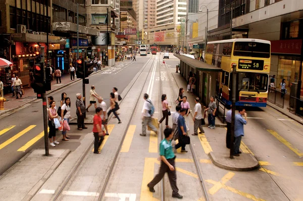 Ruchliwa ulica w hong kong, Chiny — Zdjęcie stockowe