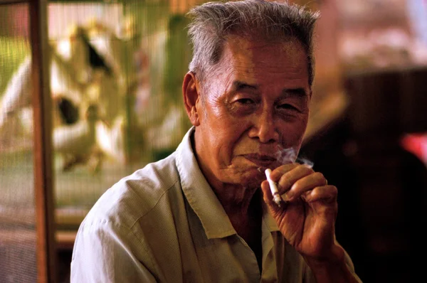 Fumar em Hong Kong, China — Fotografia de Stock