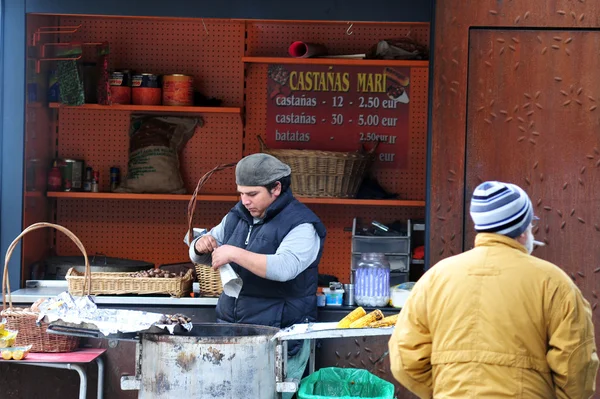 Makanan Spanyol menjual jagung segar di Madrid Spanyol — Stok Foto