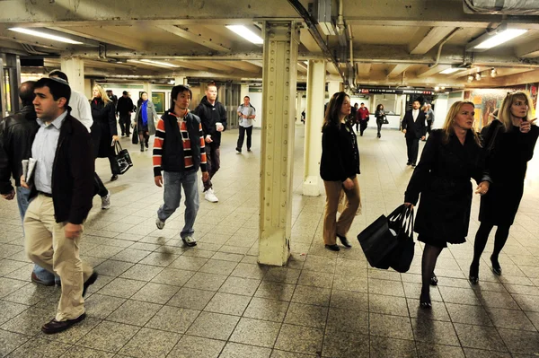 Нью-йоркському міському метро — стокове фото