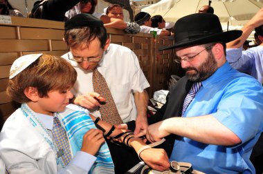 Bar mitzvah - yaş ritüel gelen Yahudi