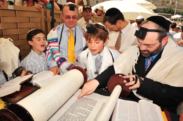 Bar Mitzvah - ritual de la mayoría de edad judía — Foto de Stock