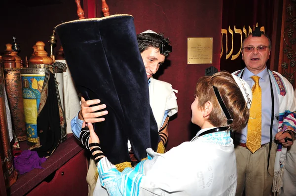 Bar Mitzvah - Judeu chegando de ritual de idade — Fotografia de Stock
