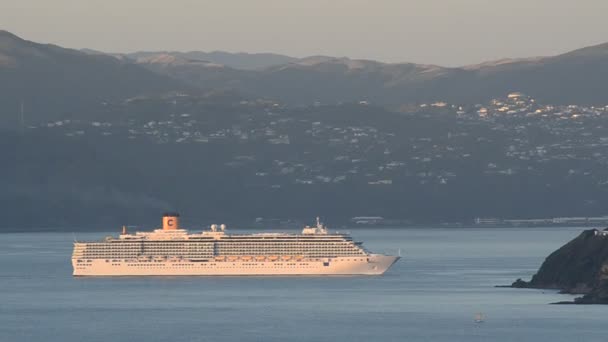 Navio de cruzeiro — Vídeo de Stock