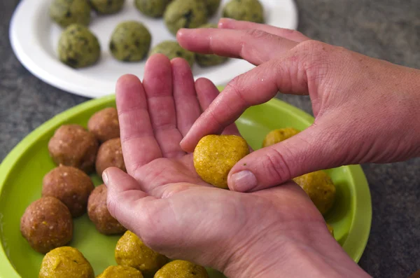 Matzah ballen - Pascha voedsel — Stockfoto